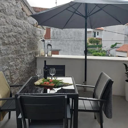 House Vinka Near The In Gostinjska kuća