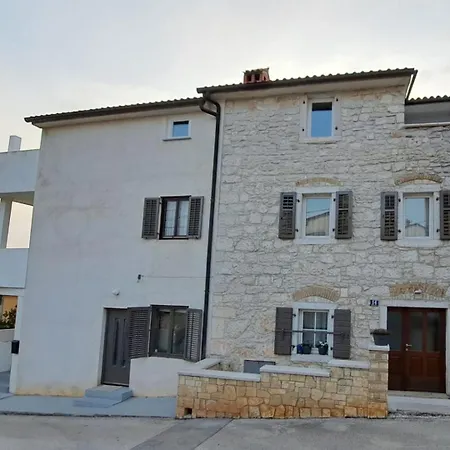 Gostinjska kuća House Vinka Near The In *
